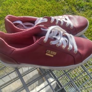 Guess shoes size 10 can be for woman or man